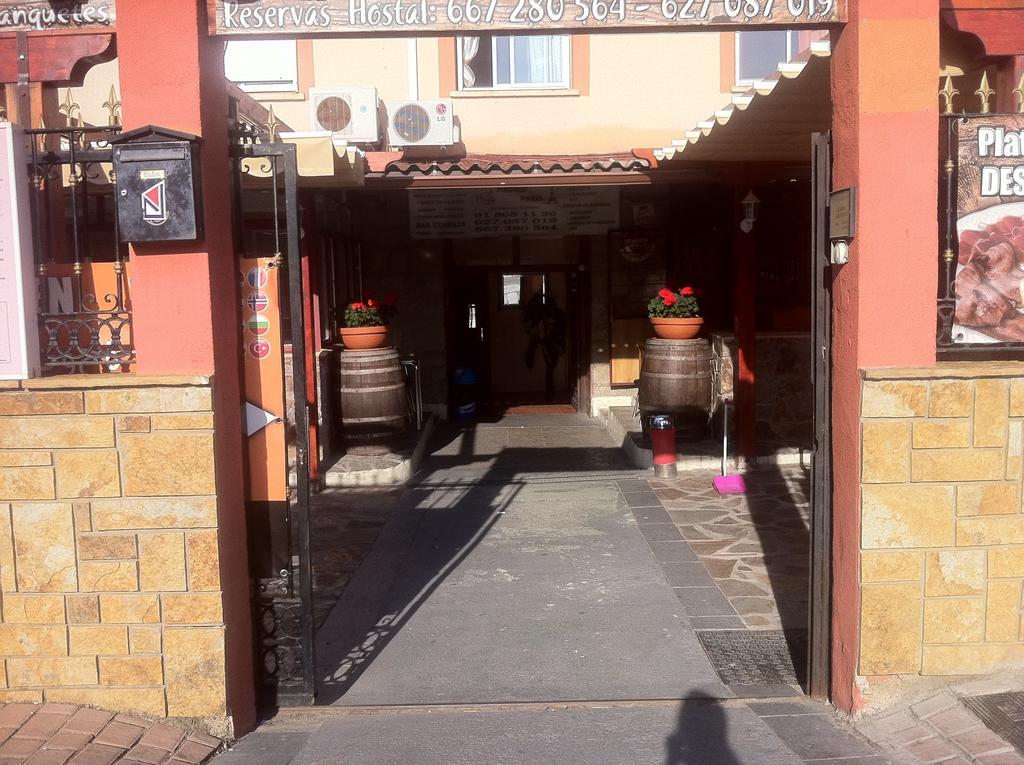 Hostal Madrid Paris بويتراغو ديل لوزويا المظهر الخارجي الصورة