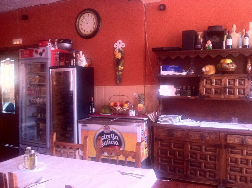 Hostal Madrid Paris بويتراغو ديل لوزويا المظهر الخارجي الصورة